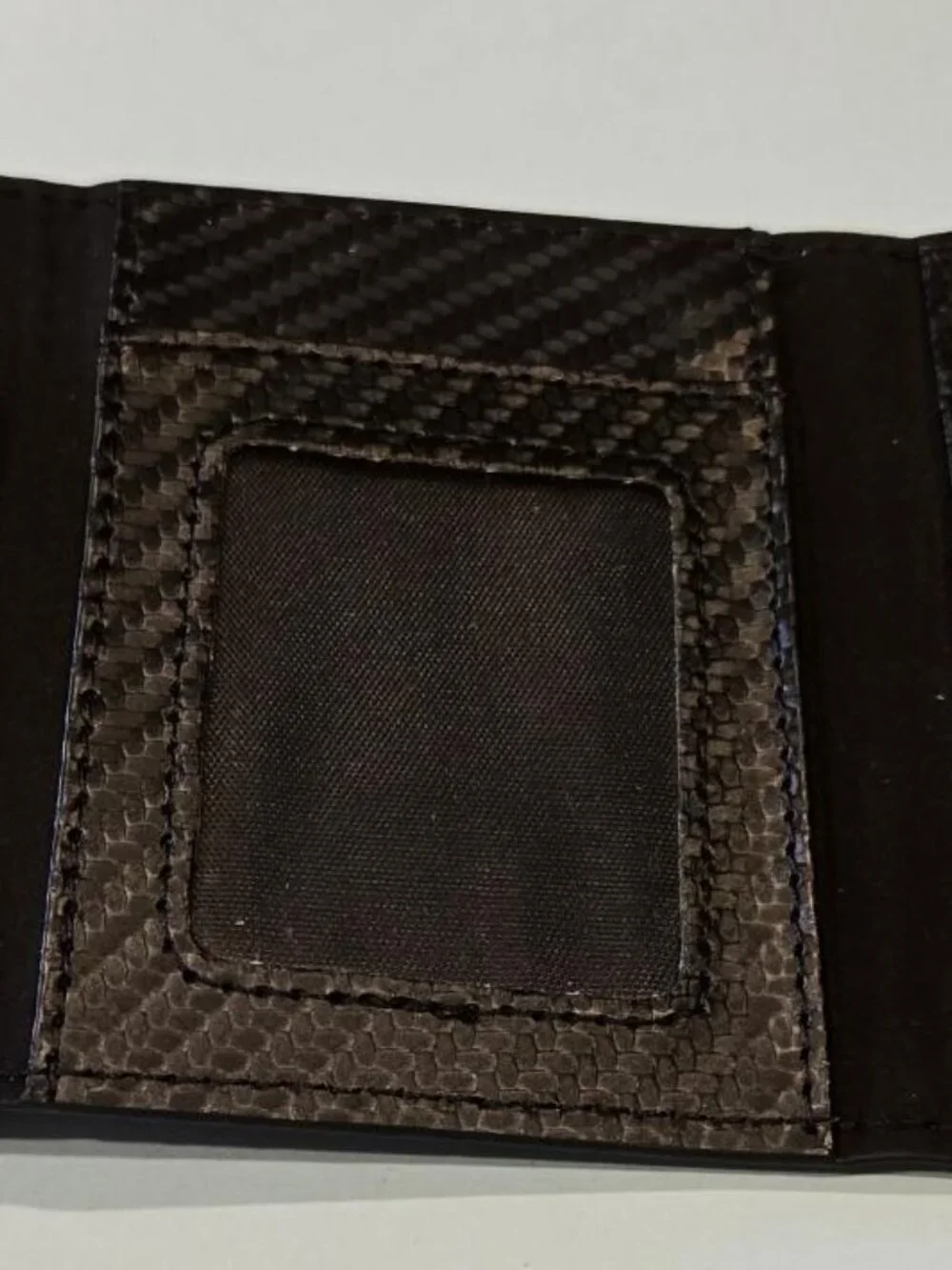 Men's Carbon Fiber Pop Up cardholder Wallet with Air Tag Holder & Zipper Pocket.